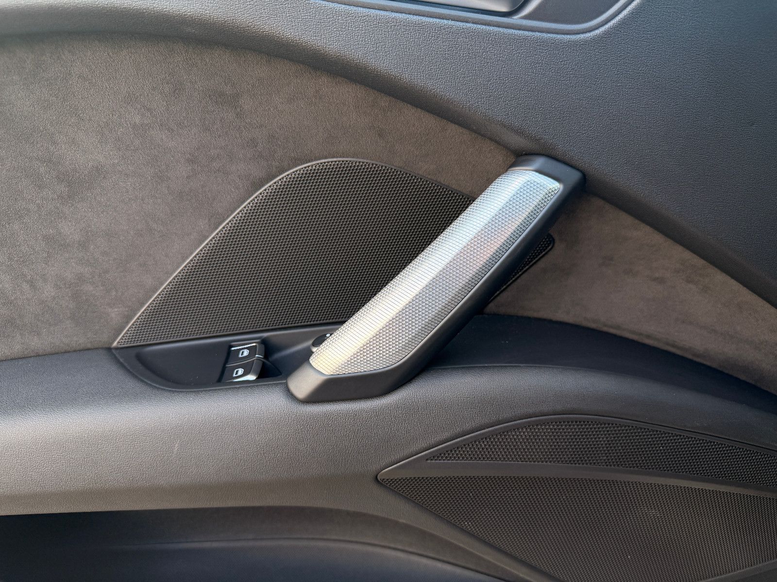 Fahrzeugabbildung Audi TT Coupe 2.0 TFSI Quattro /AUTOMATIK/NAVI/ALCANT