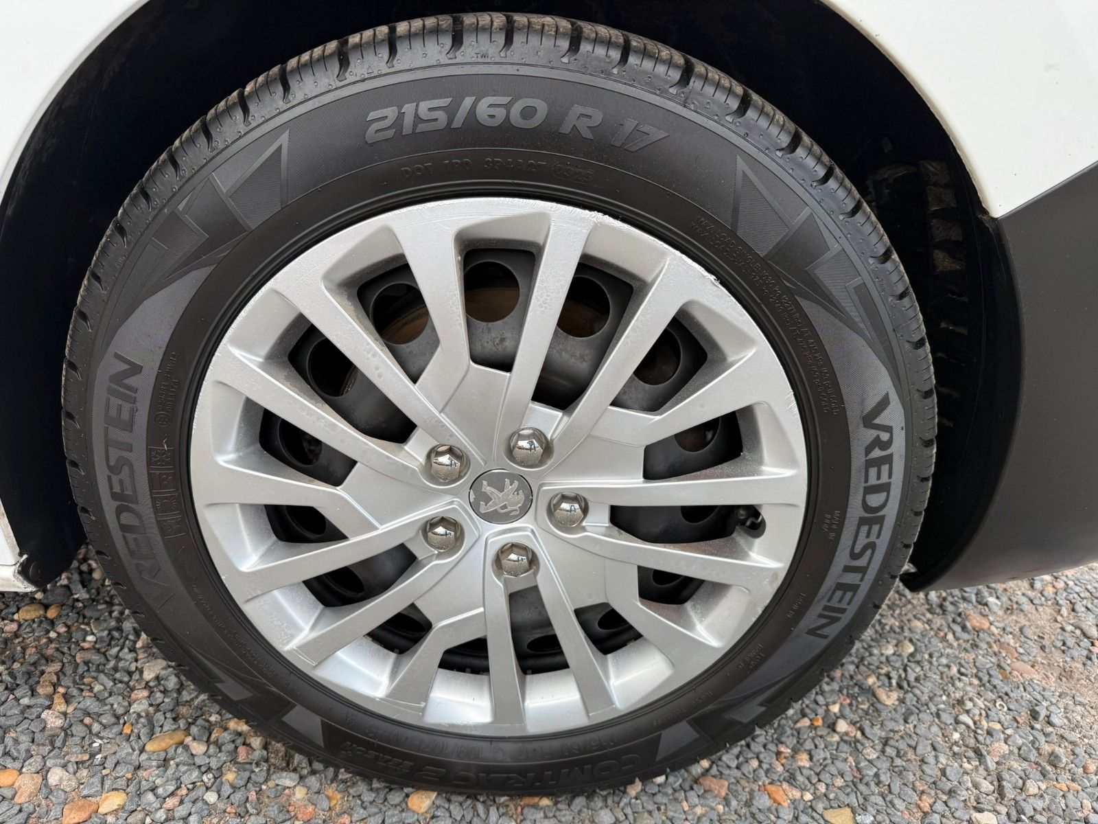 Fahrzeugabbildung Peugeot Expert Kasten Premium L2