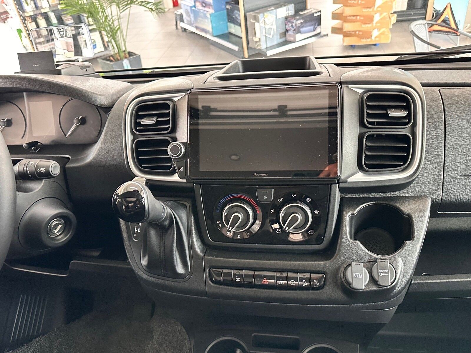 Fahrzeugabbildung Knaus Van TI VANSATION 550 MF AHK Rahmenfenster L-Sit
