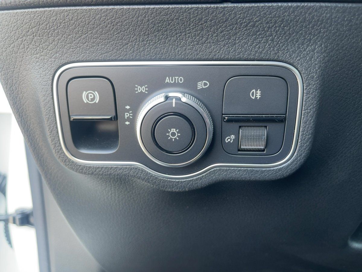 Fahrzeugabbildung Mercedes-Benz B 180 LED/Navi/Kamera/Memory/MBUX