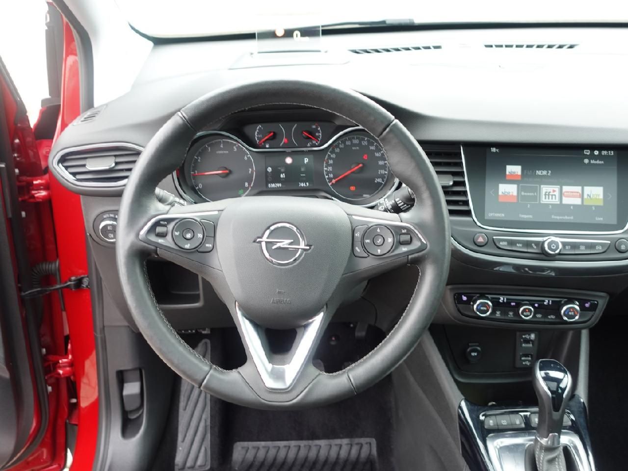 Fahrzeugabbildung Opel Crossland 1,2 Ultimate Automatik