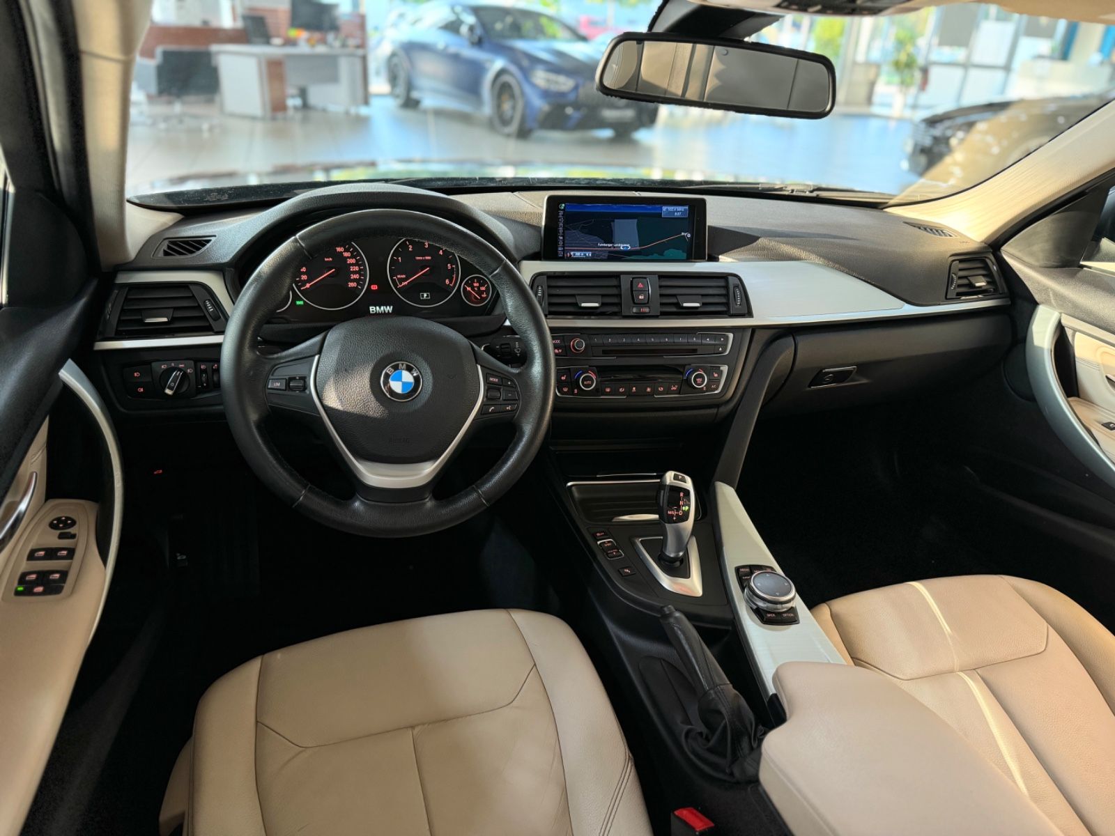 Fahrzeugabbildung BMW 320d Modern Line Panorama Kamera HUD Komfort