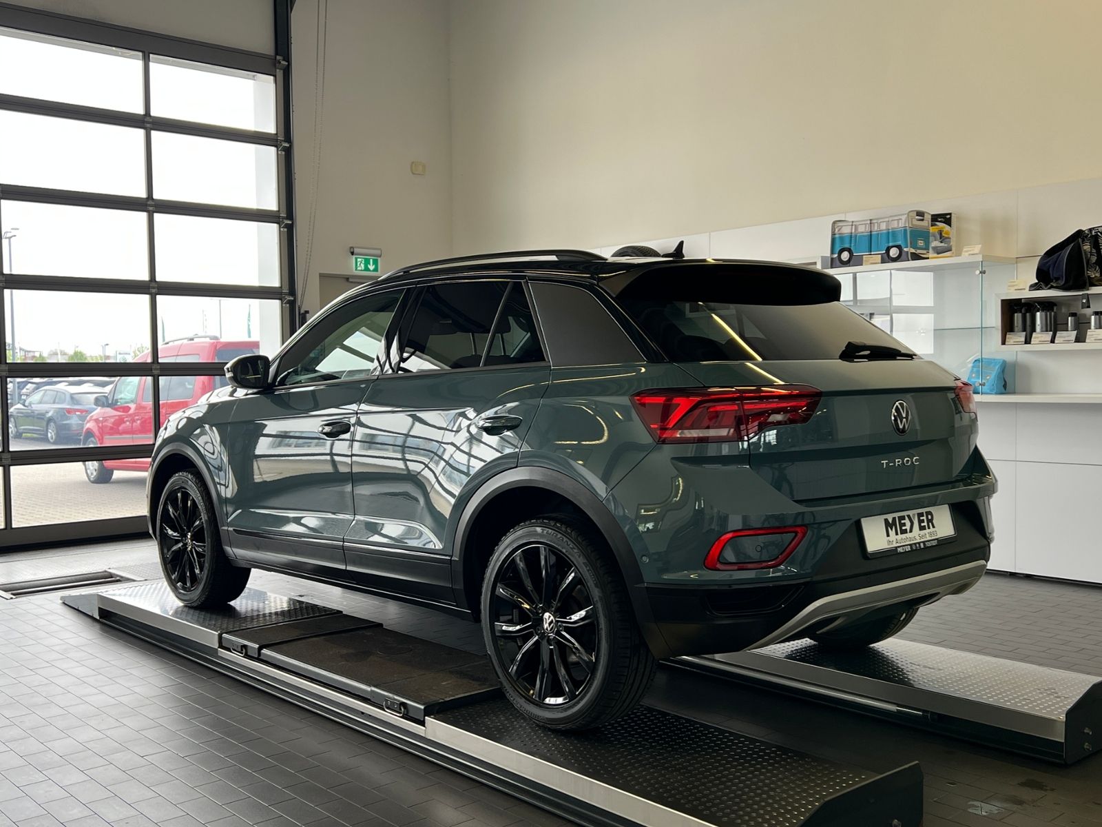 Fahrzeugabbildung Volkswagen T-Roc Style 1.5 TSI DSG *Garantie, AHK, Black St