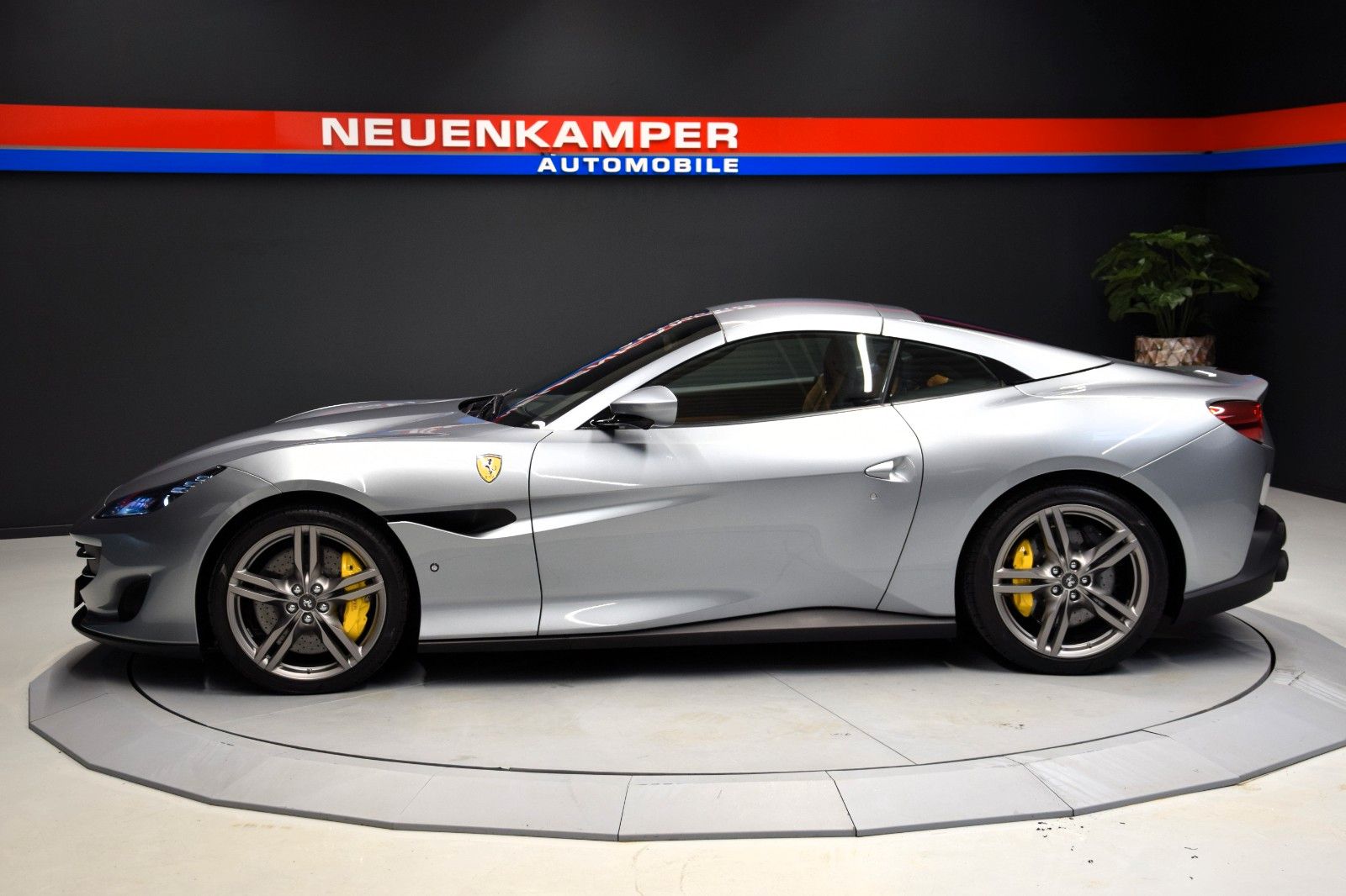 Fahrzeugabbildung Ferrari Portofino ACC Kamera Display Garantie  ADAS 1.Ha