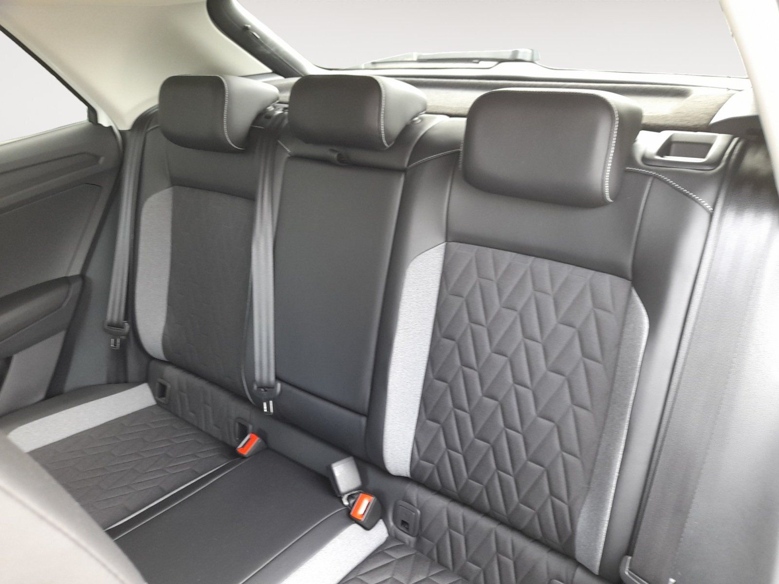 Volkswagen T-Roc - Bild 8