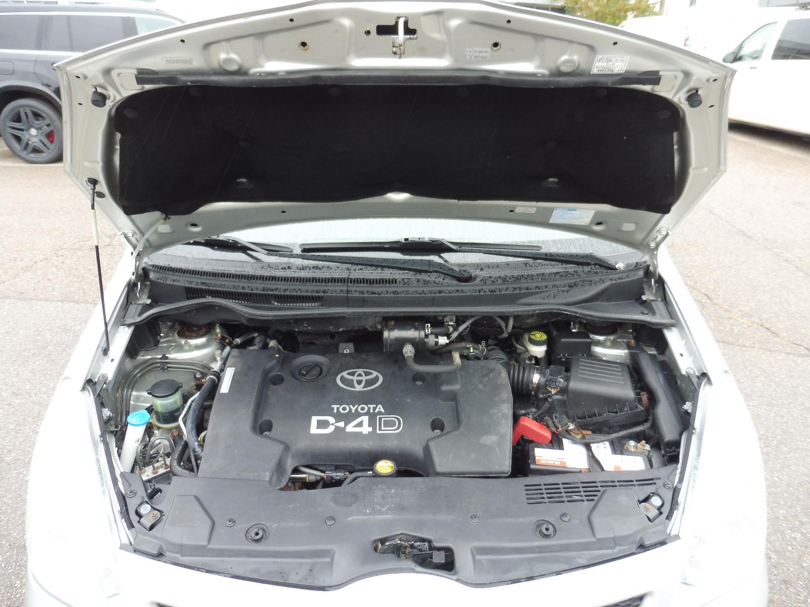 Toyota Corolla Verso 2004 — photo 20