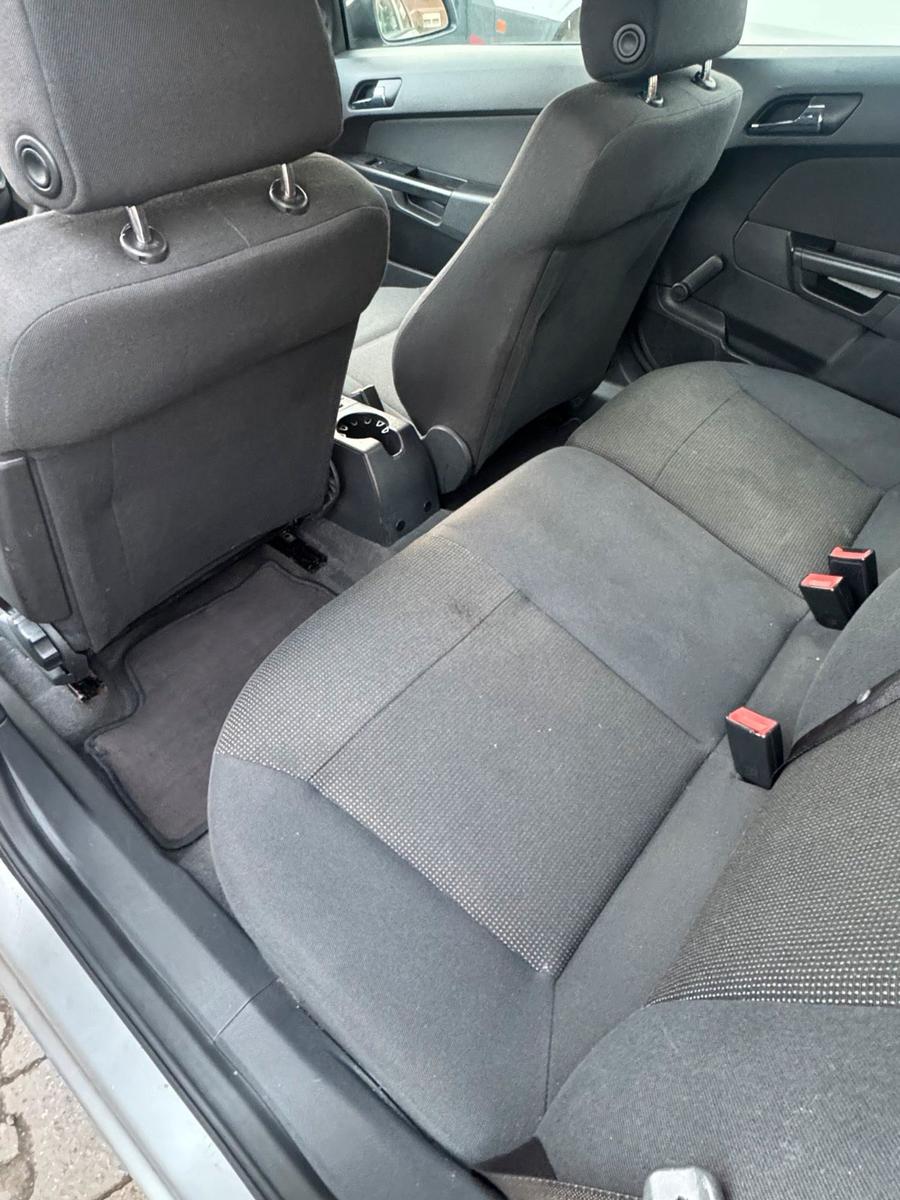 Opel Astra 2008 — photo 8