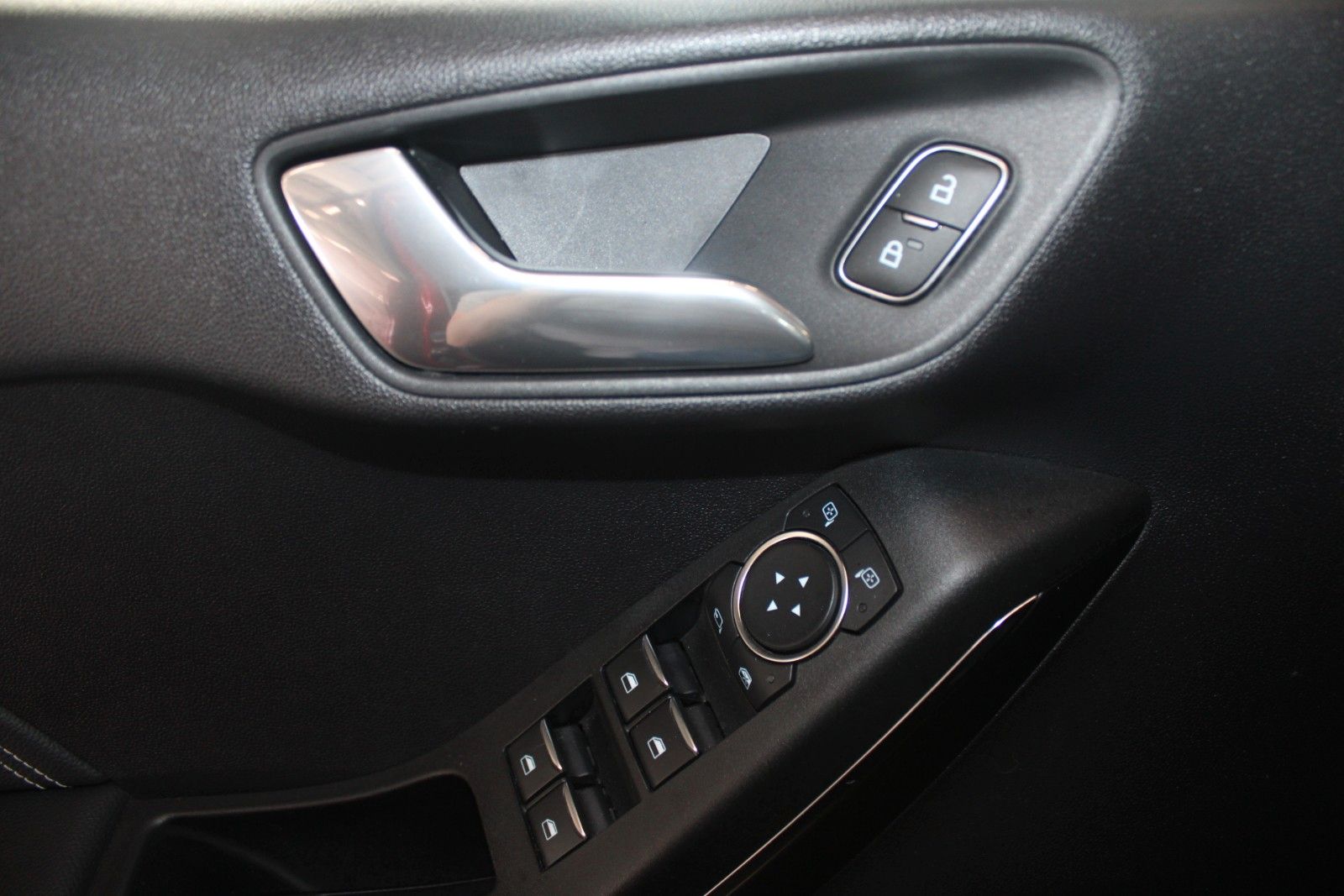 Fahrzeugabbildung Ford Fiesta ACTIVE PLUS 5T NAVI PANO B&O ACC WinterP