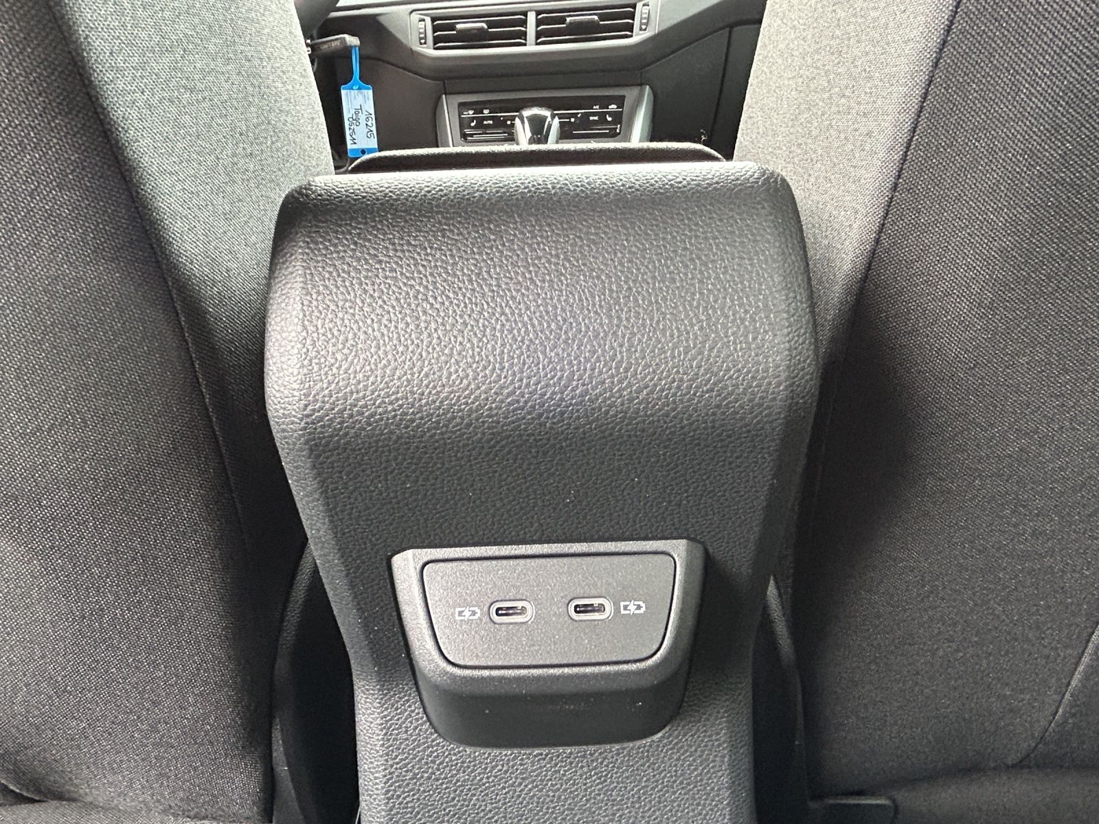 Fahrzeugabbildung Volkswagen Taigo TSI R-line DSG Matrix Navi AID ACC RFK SH