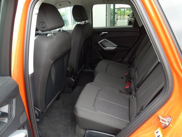 Q3 35 TFSI advanced / Optik-Paket