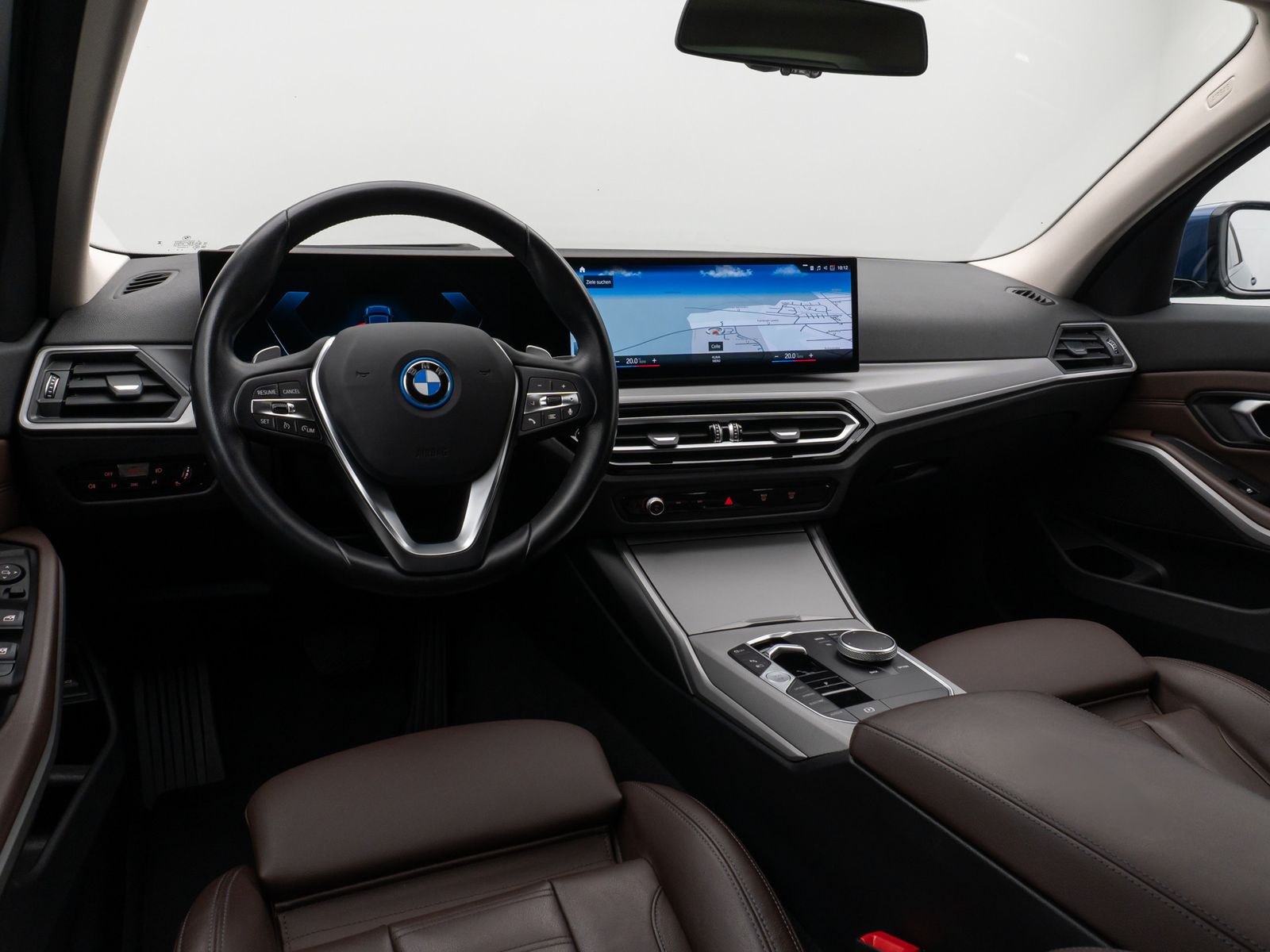 Fahrzeugabbildung BMW 330e xD Kamera HUD DAB Alarm Komfort LED Sport