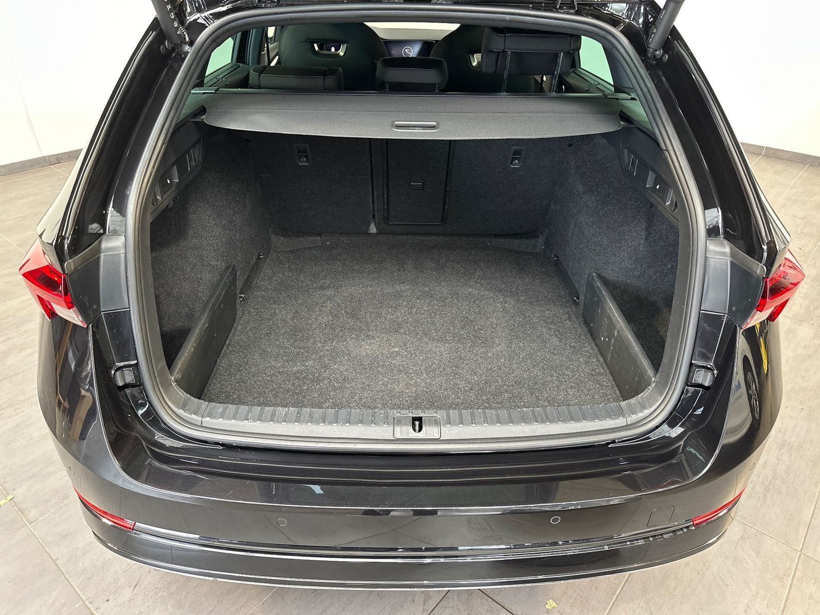 Fahrzeugabbildung SKODA Octavia Combi Sportline NAV+LED+ACC+DCC+18ZO+VC