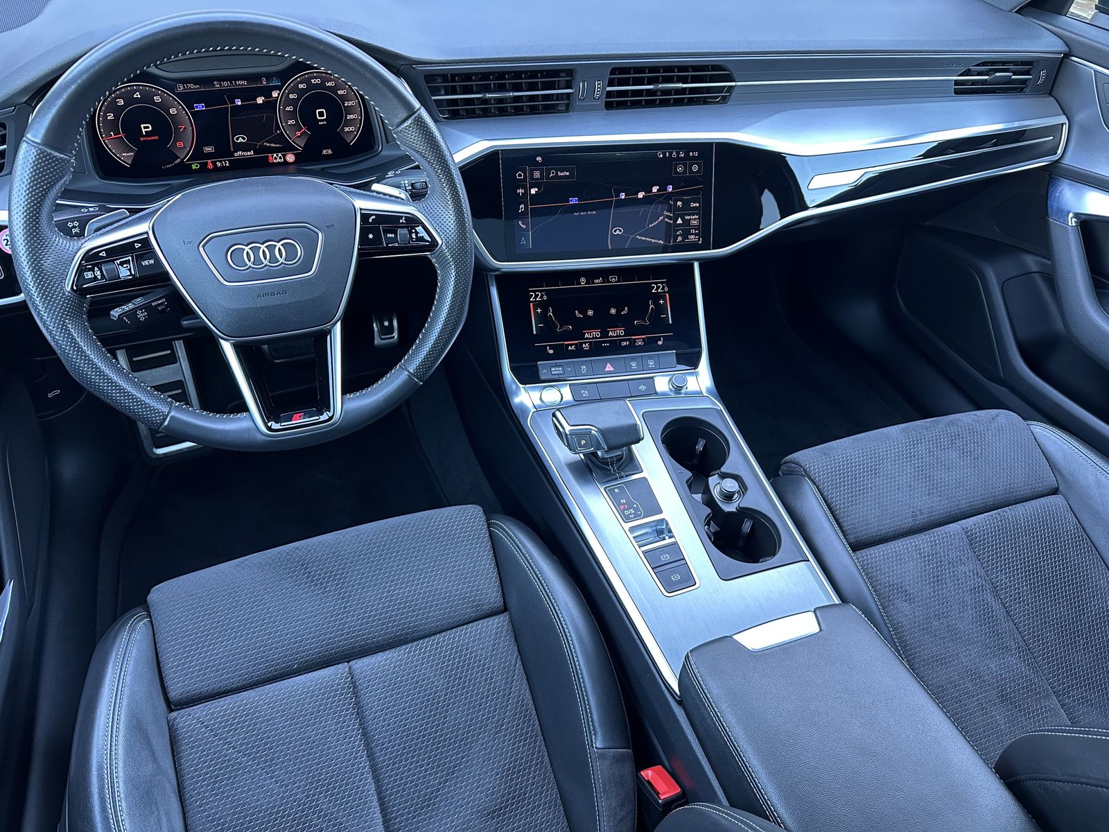 Fahrzeugabbildung Audi A6 Avant 45 TFSI Quattro S-Line NAV+LED+PANO+360