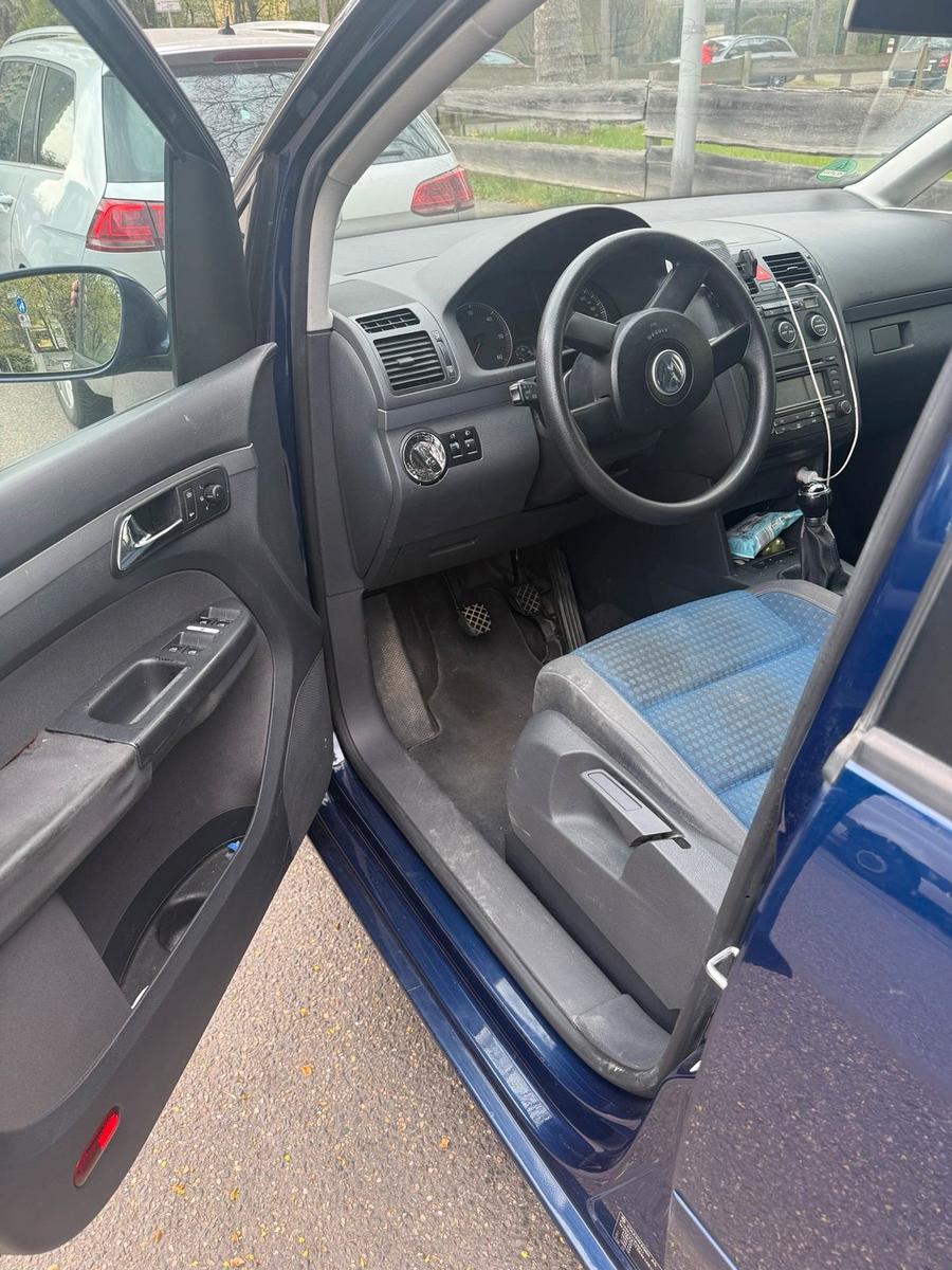Volkswagen Touran 2005 — interior
