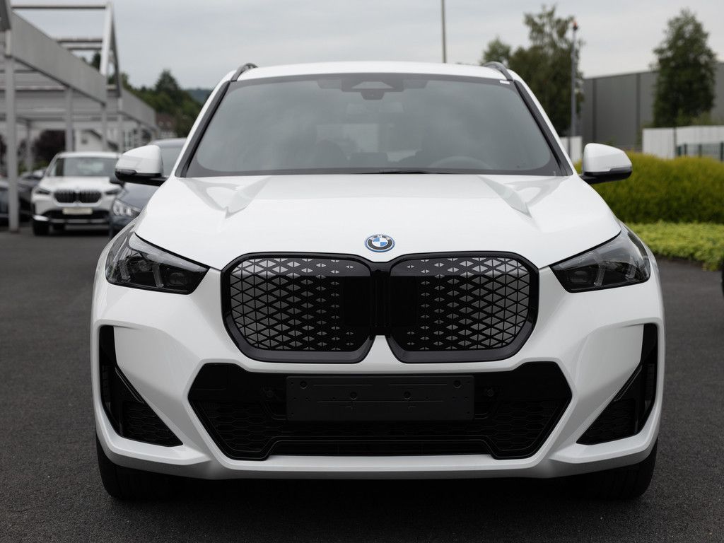 BMW iX1 - Bild 3