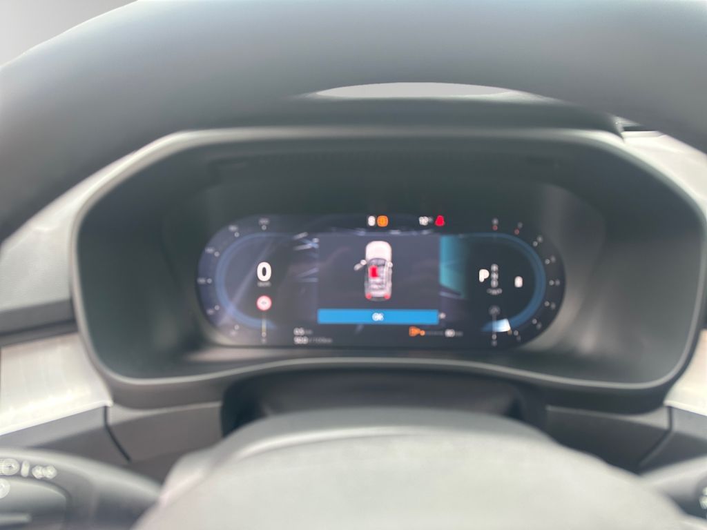 VOLVO XC40 B3 B DKG Core 360° Sitzkomfort-Paket VOLVO XC40 B3 B DKG Core 360° Sitzkomfort-Paket