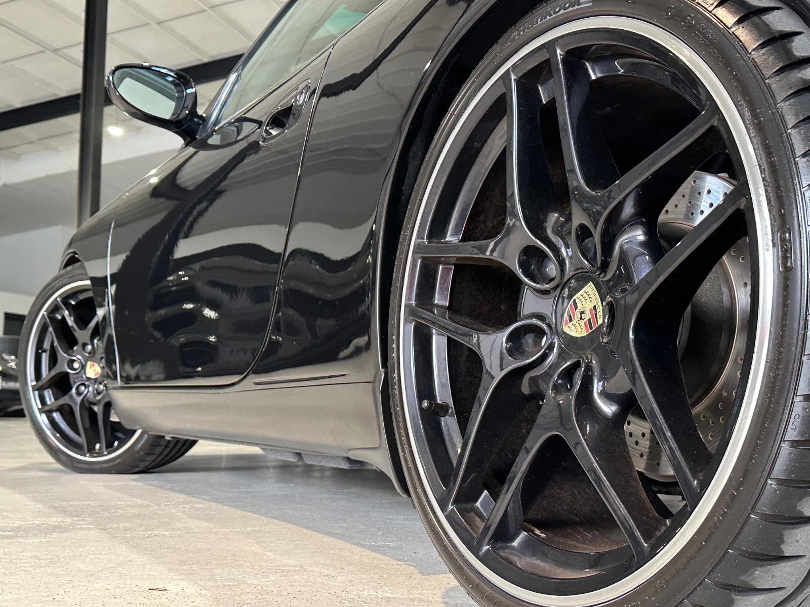Porsche 911 Targa 996 | 320 ch | BVA | CarPlay | Cuir | Phares bi-xénon | Sièges chauffants | Toit panoramique