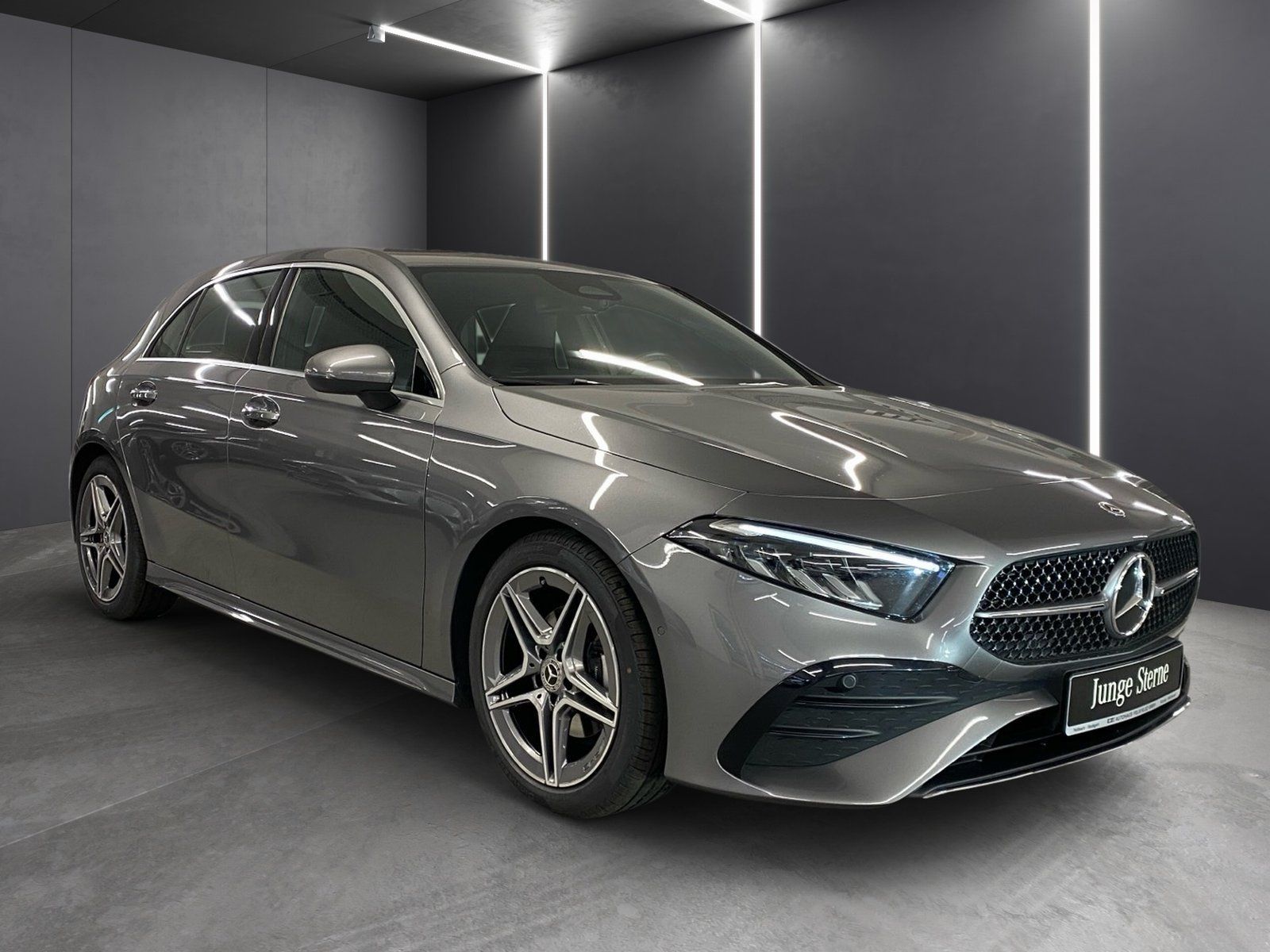Fahrzeugabbildung Mercedes-Benz A 180 AMG Line*LED*Kamera*CarPlay*Spurhalte*SHZ*