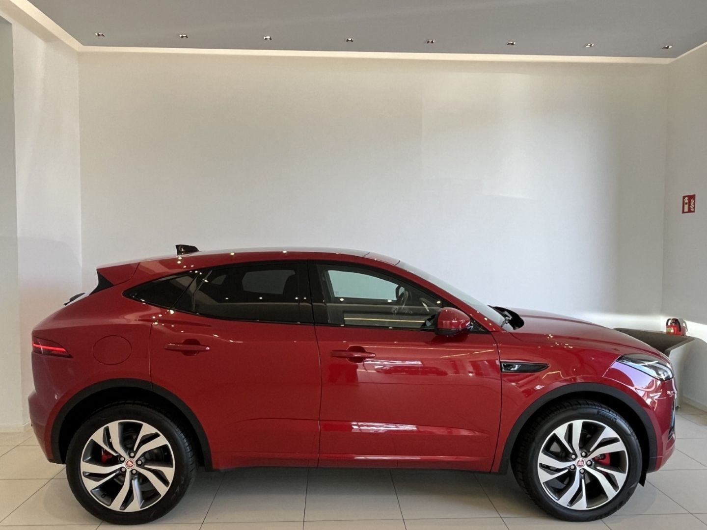 Fahrzeugabbildung Jaguar E-Pace P300e R-Dynamic HSE Plug-In Hybrid HUD  P