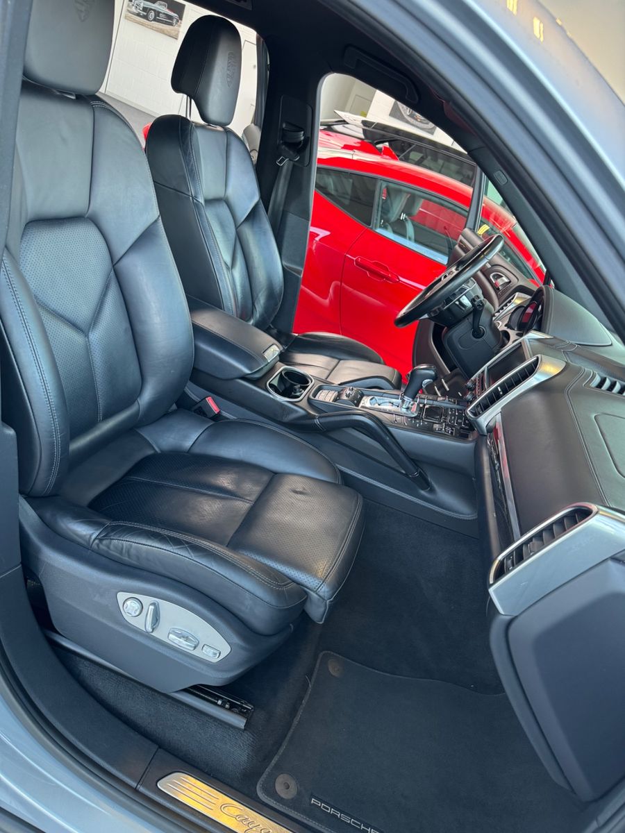 Fahrzeugabbildung Porsche Cayenne S Porsche Scheckheft