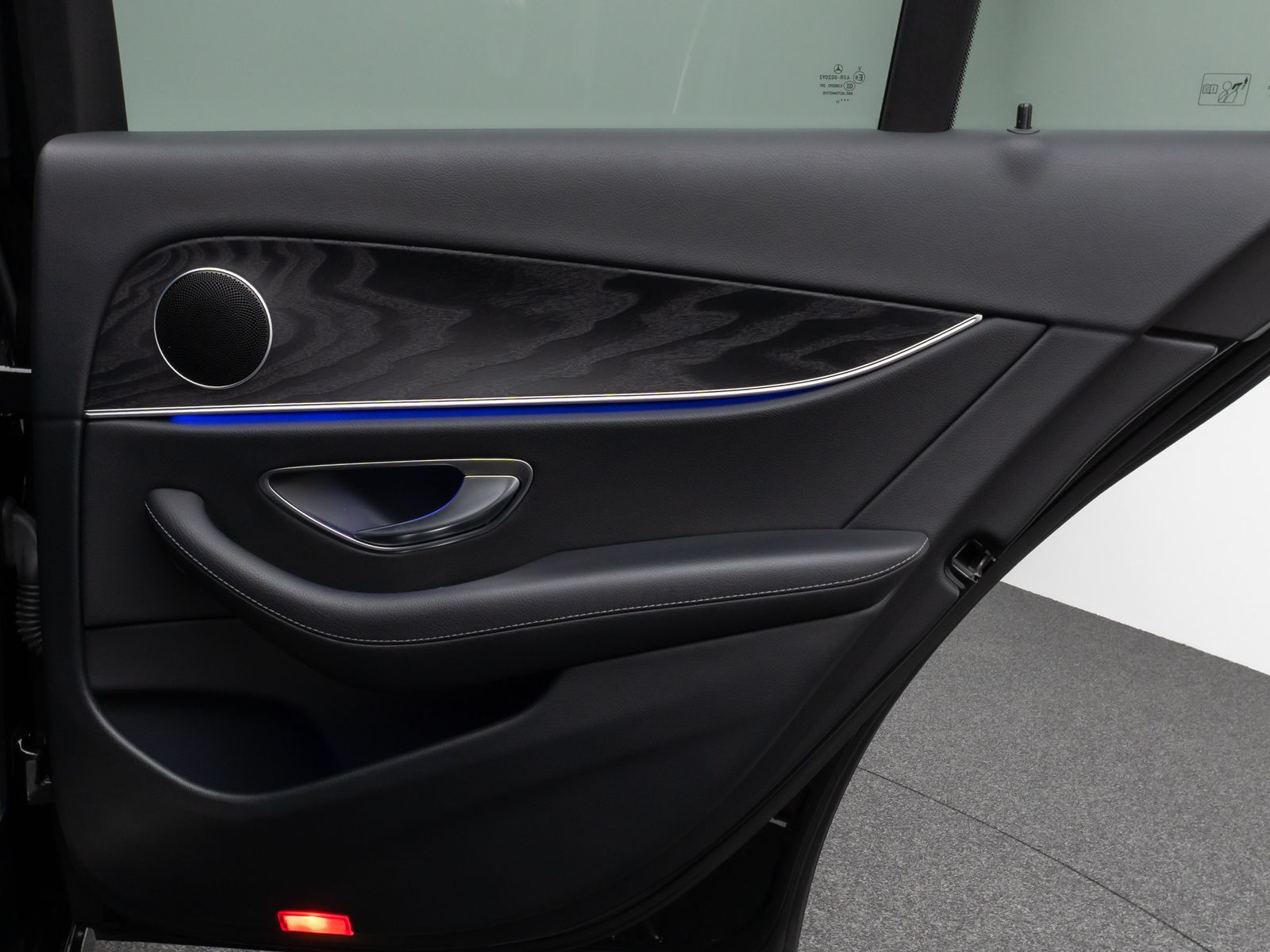 Fahrzeugabbildung Mercedes-Benz E 220 d Avantgarde. 9G-Tronic Kamera Navi Sport