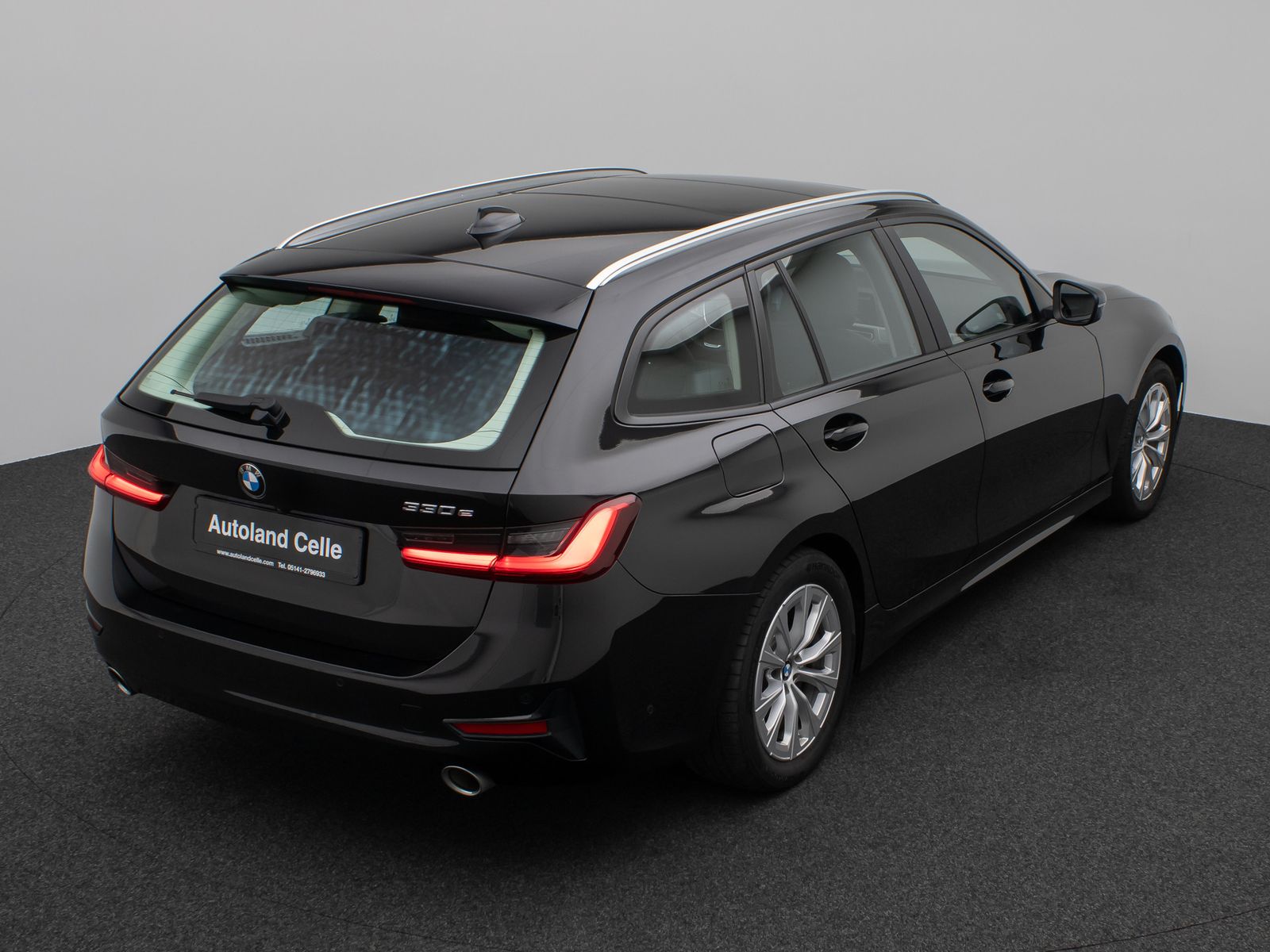 Fahrzeugabbildung BMW 330e Panorama 360° Laser HUD DAB HiFi AHK ACC