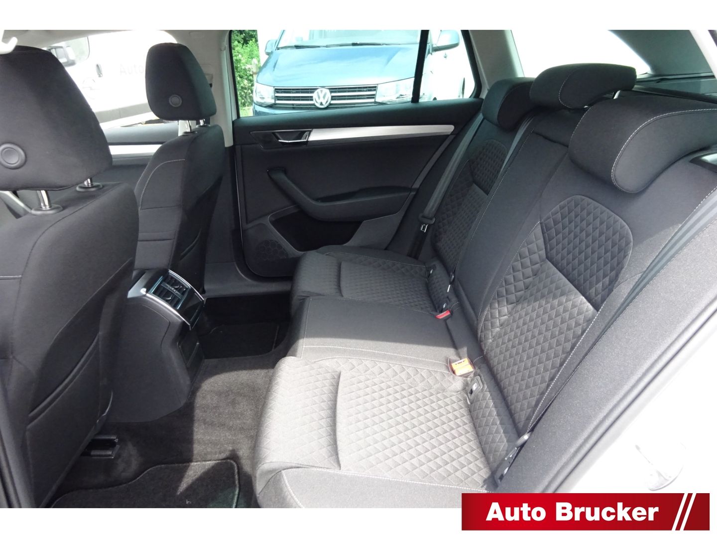 Skoda Superb Combi Ambition 2.0 TDI Navi Alu FSE LED foto 9