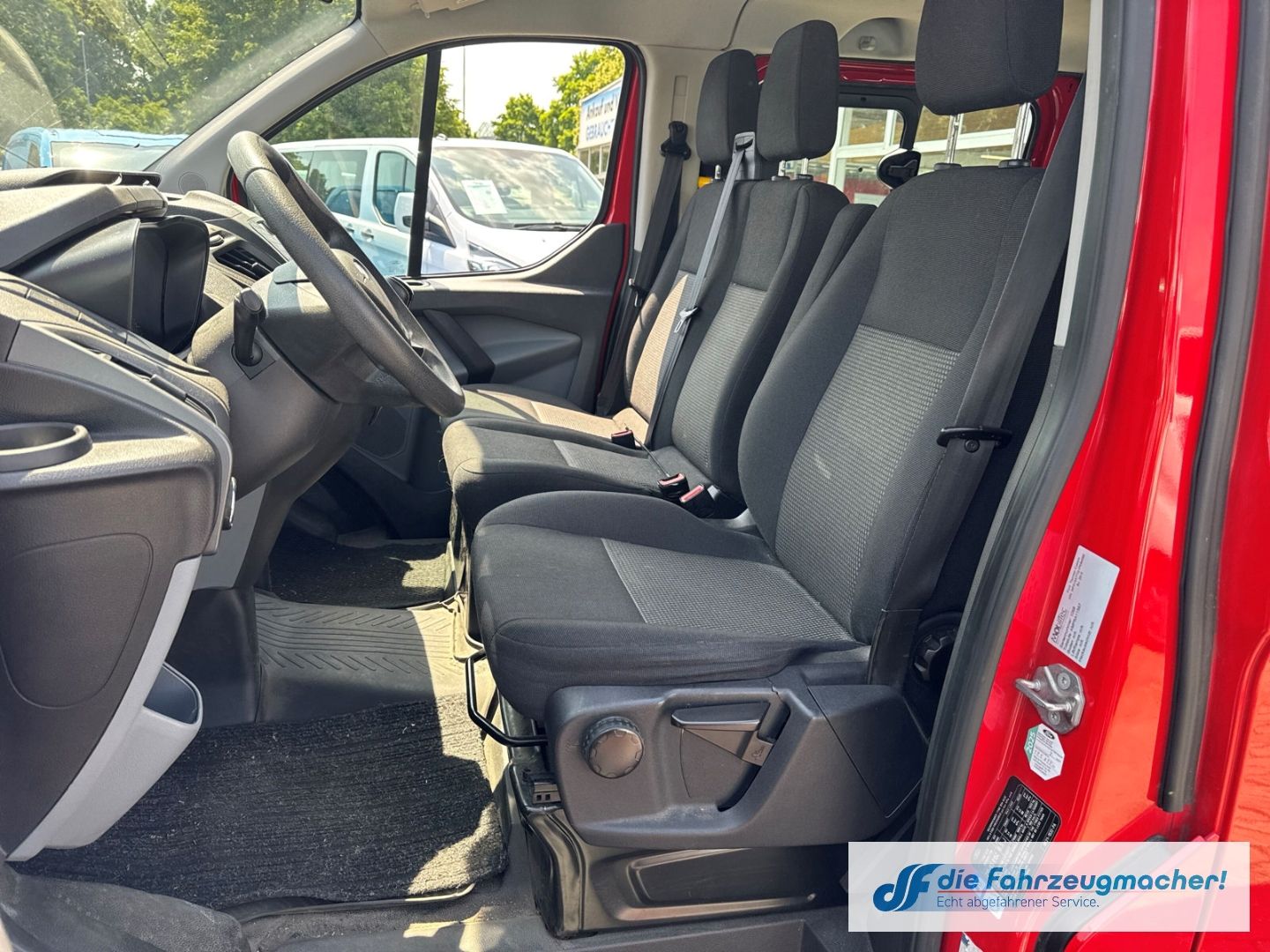 Fahrzeugabbildung Ford Transit Custom Kombi 300 L1 2.2 TDCi *4107