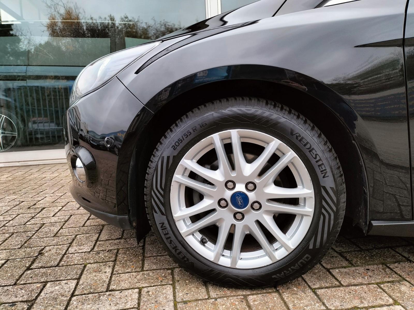 Ford Focus 2012 — photo 15