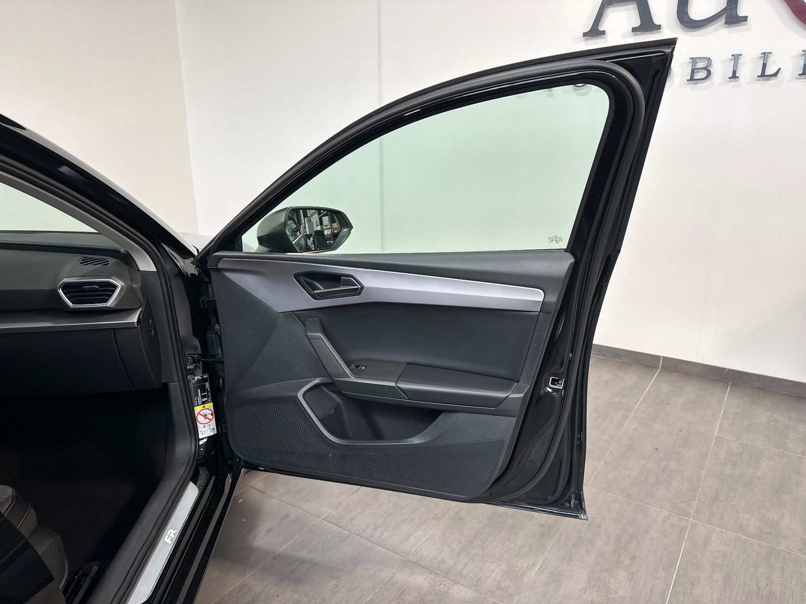 Fahrzeugabbildung SEAT Leon ST 2.0 TDI DSG FR NAV+LED+ACC+KAMERA