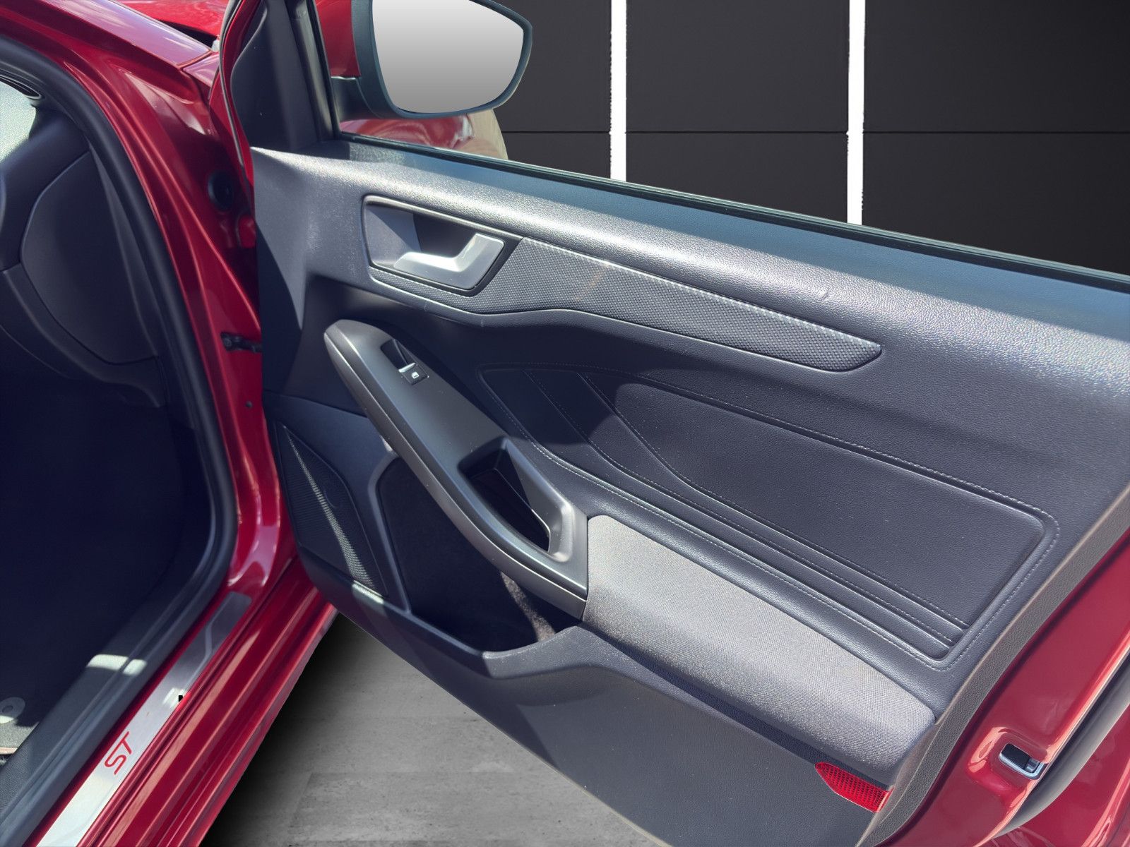 Fahrzeugabbildung Ford Focus Turnier ST-Line Cam*Shzg*ACC*Carbon
