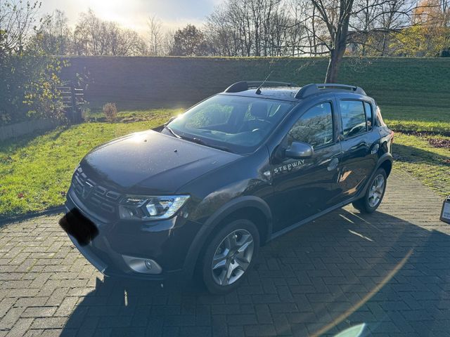 Dacia Sandero Stepway. Sehr Wenig KM !!!