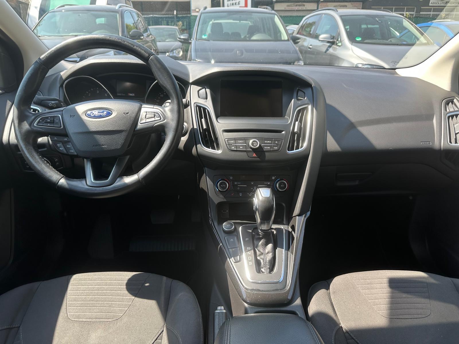 Ford Focus 2015 — photo 9
