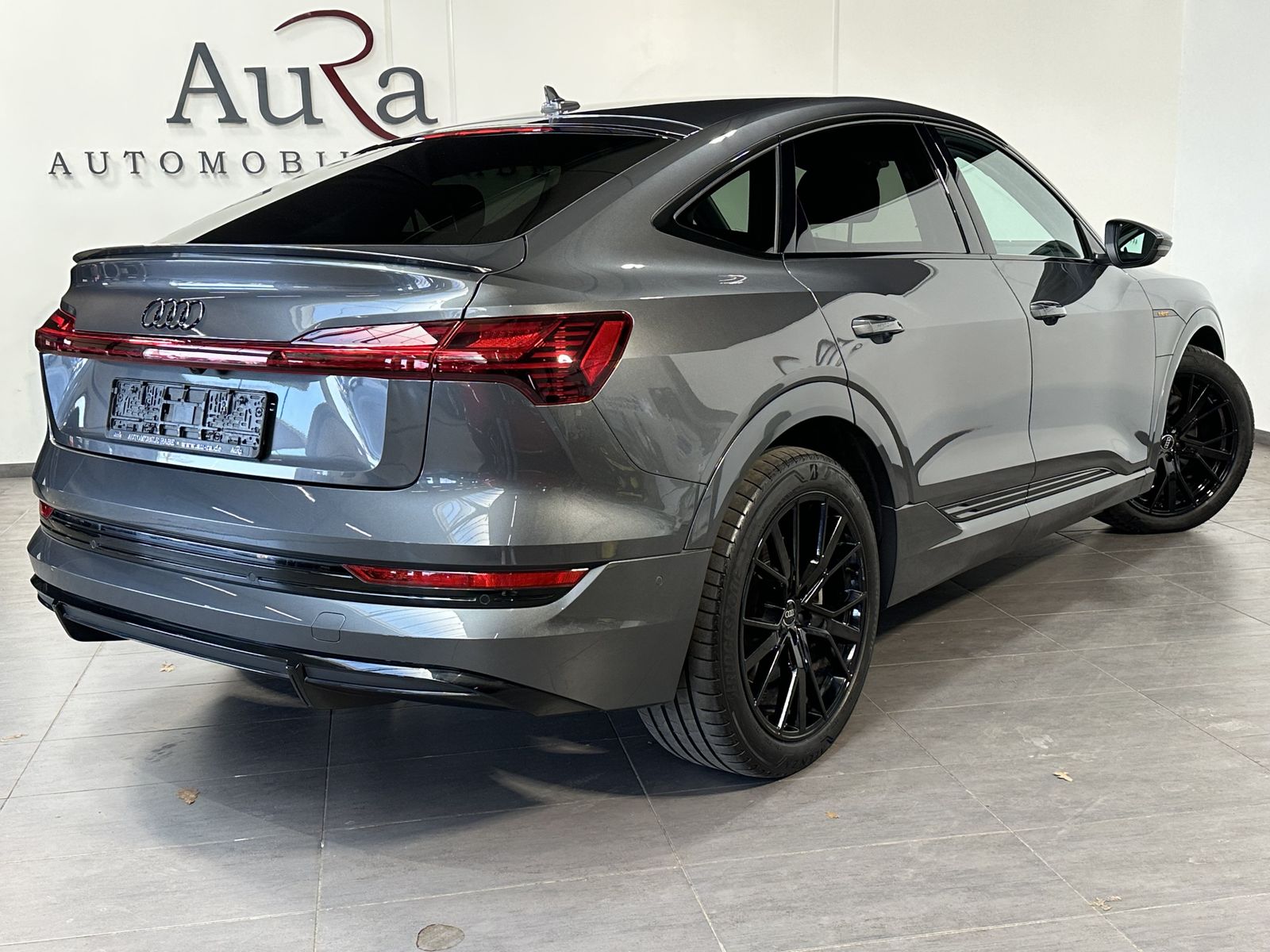 Fahrzeugabbildung Audi e-tron SpB 50 Qu S-Line Black NAV+LED+KAM+VCOCK