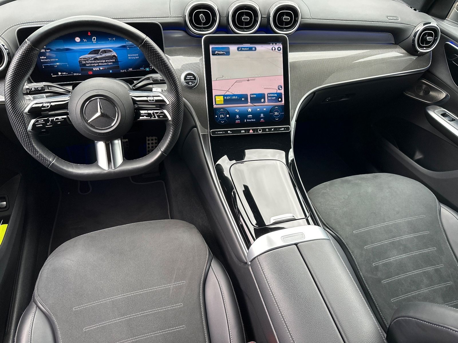 Fahrzeugabbildung Mercedes-Benz GLC 220 d 4M AMG-Line Night-Paket NAV+LED+AHK
