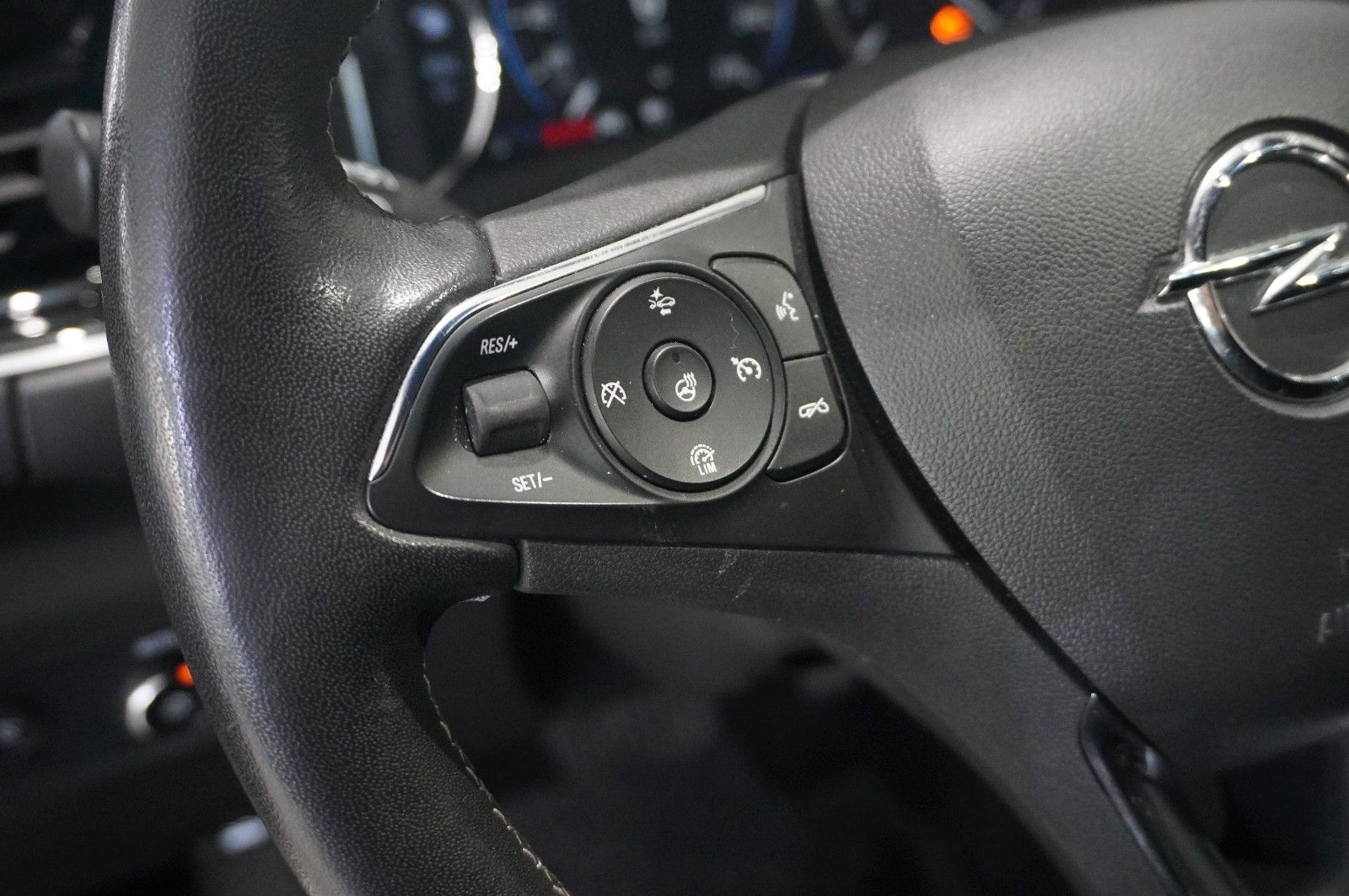 Fahrzeugabbildung Opel Insignia B ST 2.0D BUSINESS NAVI/HUD/KAMERA/AHK