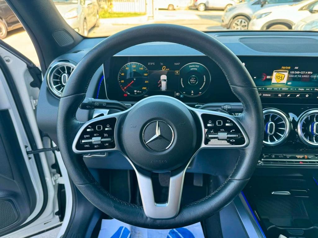 Mercedes-Benz GLB 180