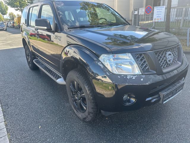 Nissan Pathfinder  dCi Klima AHK7-Sitzer