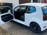 Volkswagen VW up! 1.0 / gepflegt / unfallfrei / TÜV 03/27  - VW up! von privat