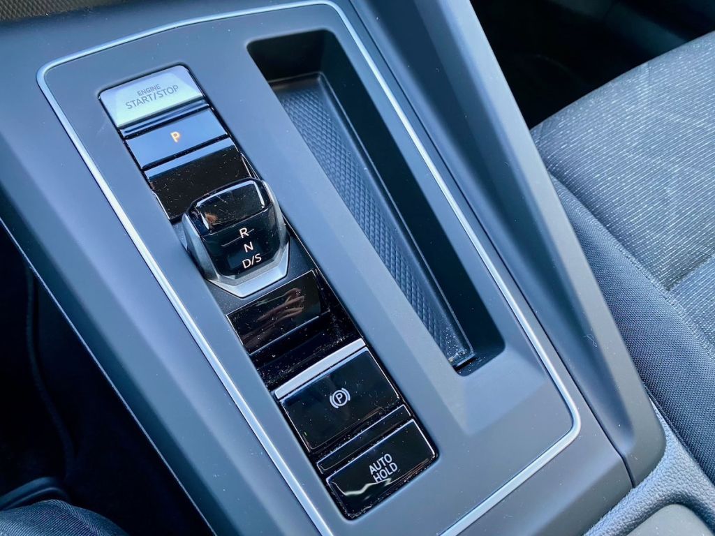 Fahrzeugabbildung Volkswagen Golf Variant 1.5 DSG Life AAC LED SHZ CARPLAY