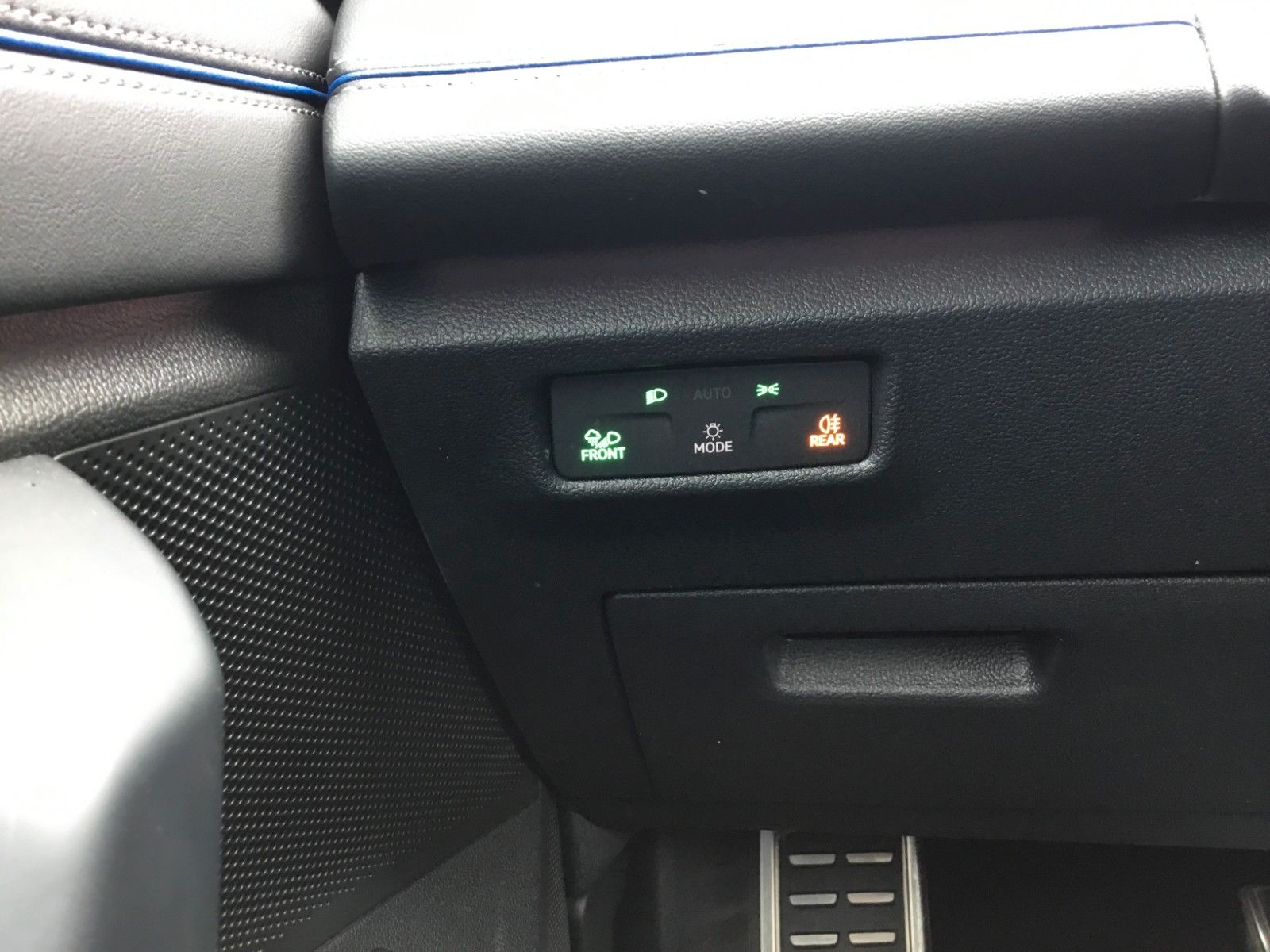 Fahrzeugabbildung Volkswagen Tiguan 1.5 eTSI DSG R-Line+AHK+19"+LED+Navi