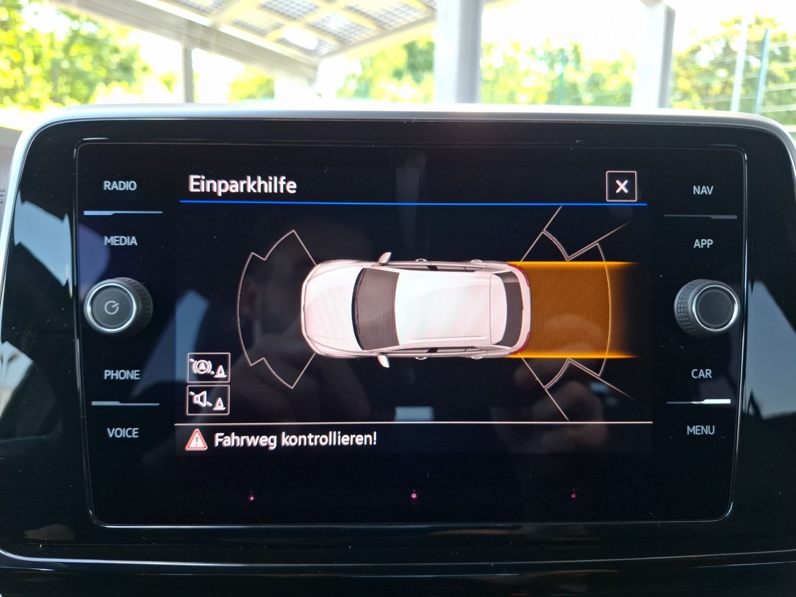 Fahrzeugabbildung Volkswagen T-Roc TSI R-Line DSG 4M Matrix Navi AID ACC Park