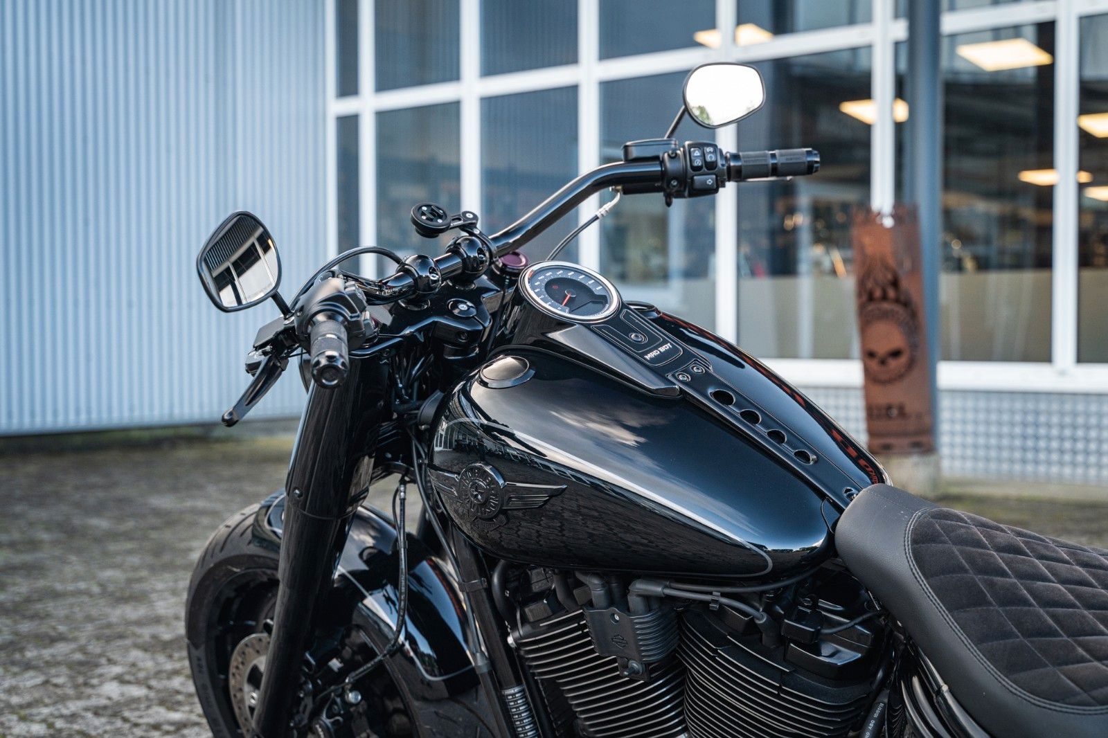 Fahrzeugabbildung Harley-Davidson FLFBS FAT BOY SOFTAIL 114 -JEKILL&HYDE- MAD BOY