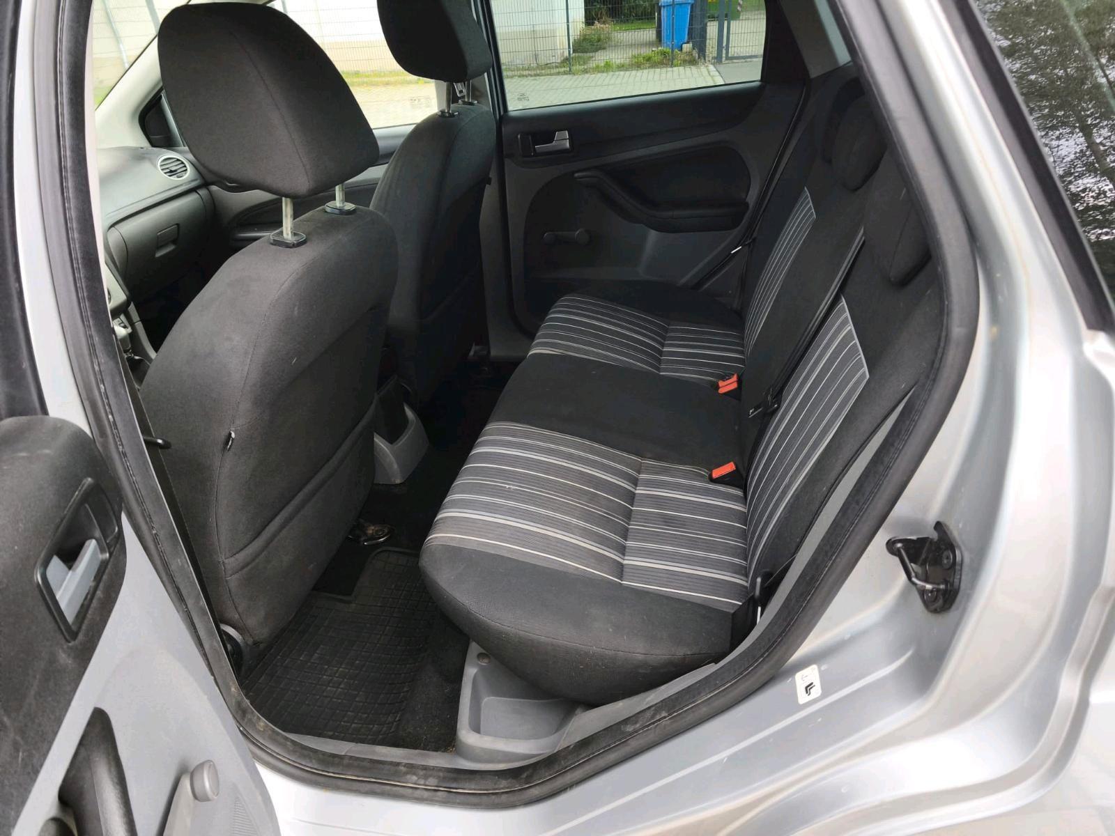 Ford Focus 2010 — photo 11