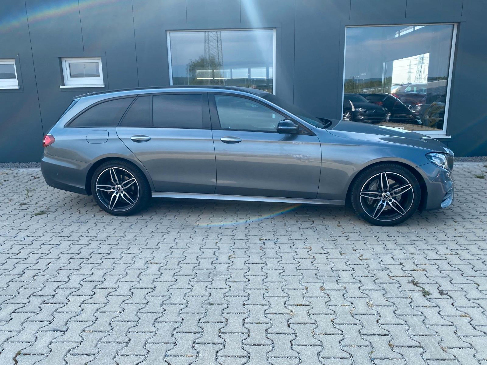 Mercedes-Benz E 220 d T AMG Kamera/Head-UP/Comand/19"/Night-P
