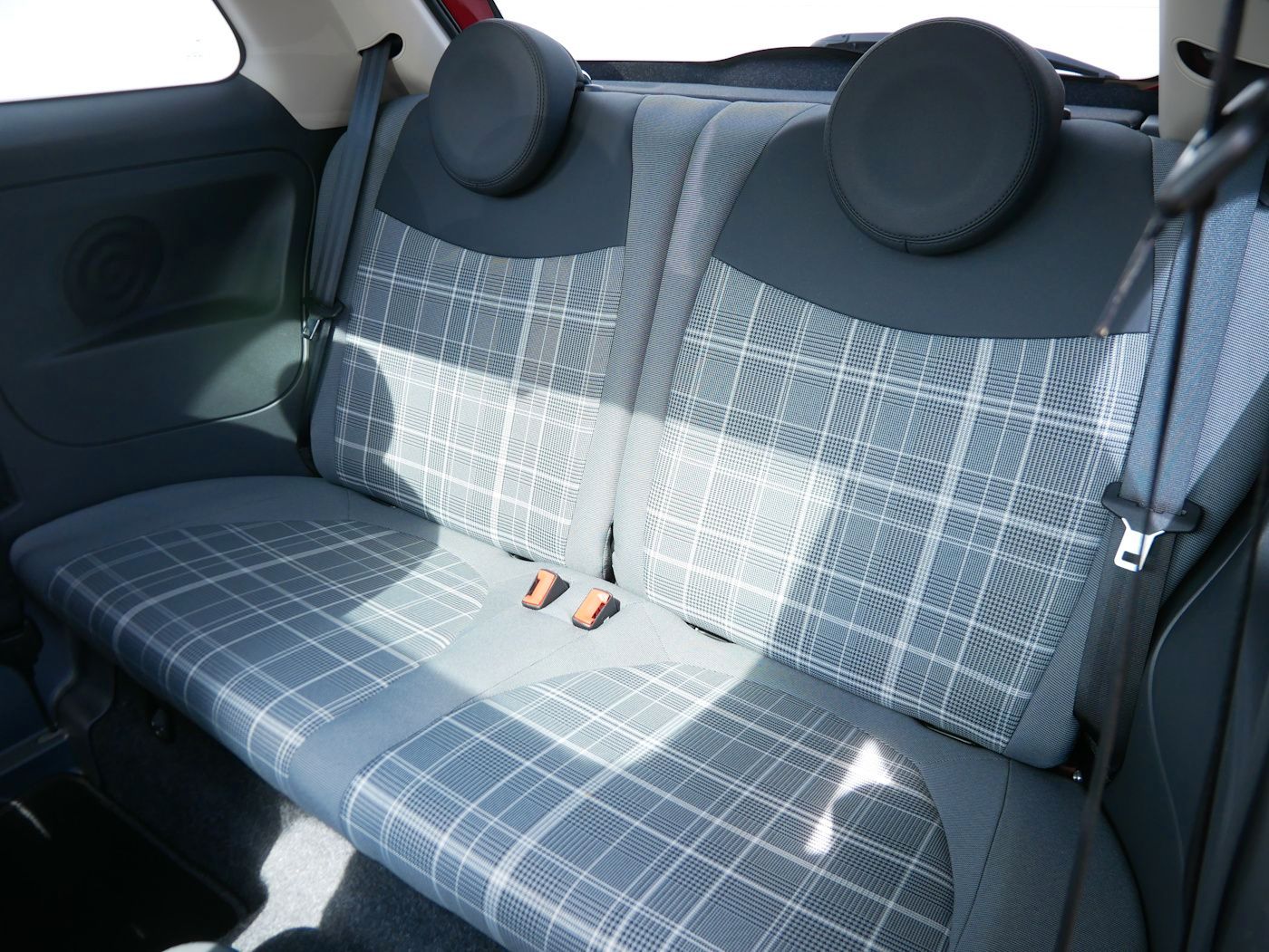 Fahrzeugabbildung Fiat 500 1.2 8V Lounge Panorama Sitzheiz PDC Klimaaut