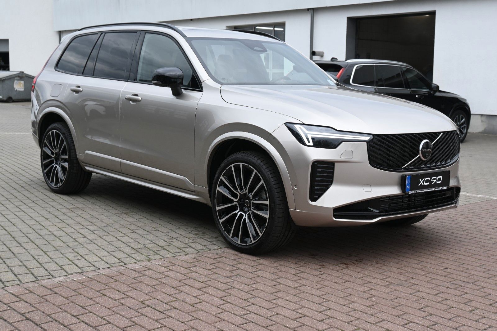 Fahrzeugabbildung Volvo XC90 T8 AWD Ultra Dark´*STDHZG*360°*LUFT*ACC*AHK