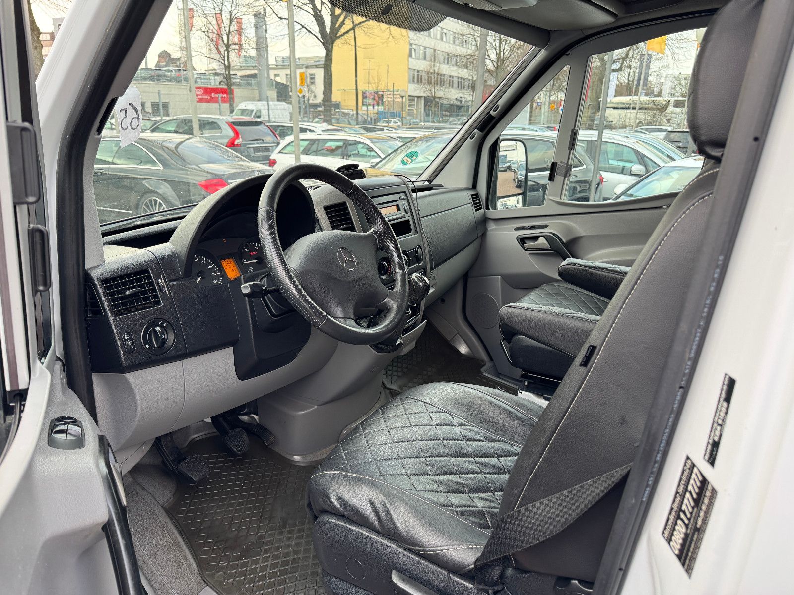 Vehicle image Mercedes-Benz SPRINTER 313 ELBE BOOTS MANUFACTURE