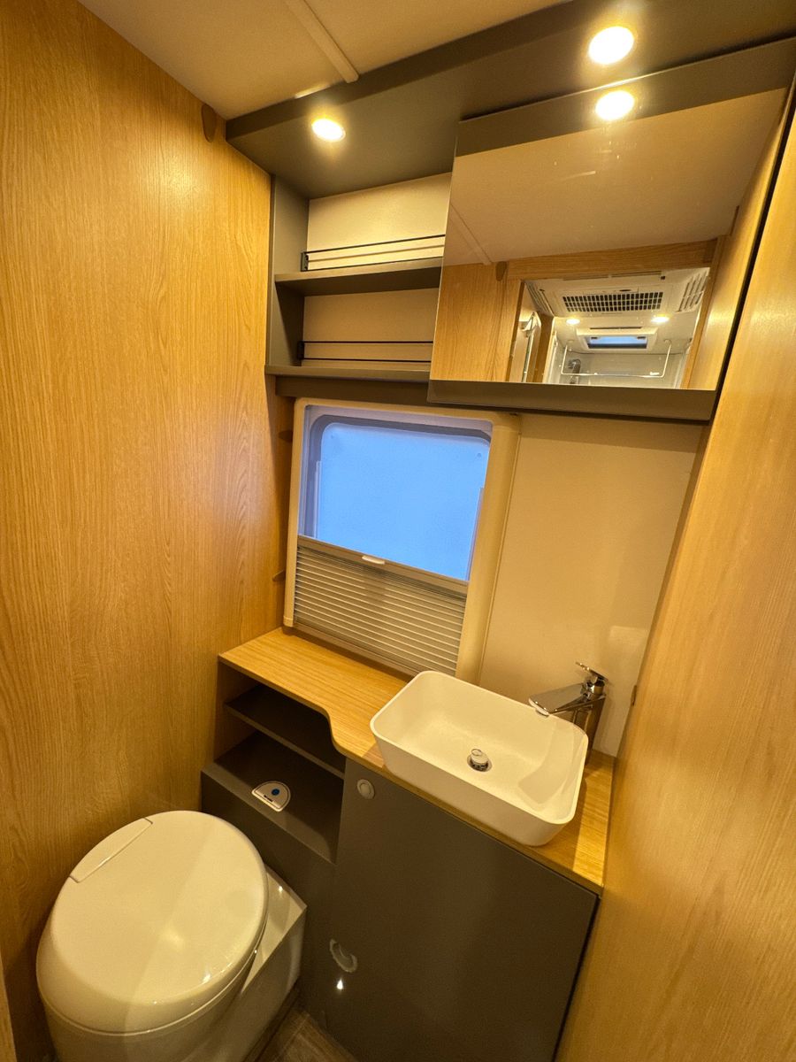 Fahrzeugabbildung LMC TOURER LIFT H 730 G DACHKLIMA SAT SKYROOF HUBBET