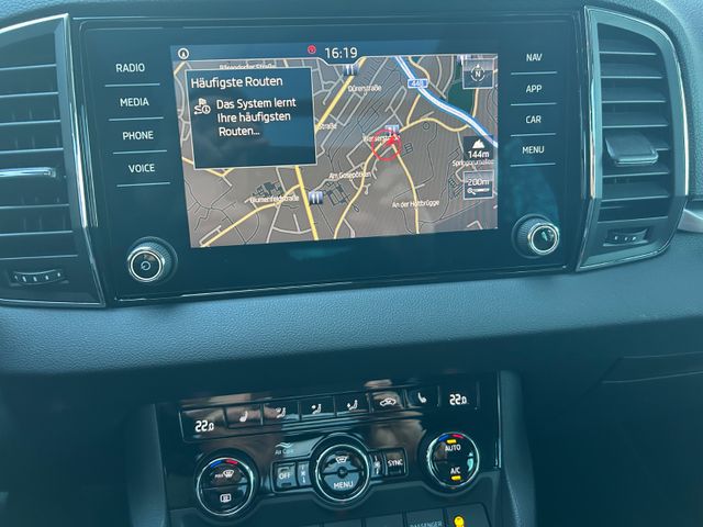 Fahrzeugabbildung Skoda Karoq 2.0 TDI 4x4+el.Panorama+Navi+AHK+CarPlay+